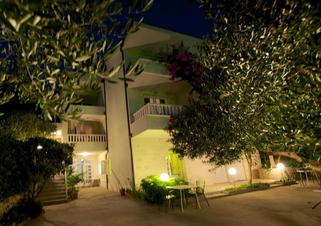 Apartments Villa Cizmic Башка-Вода Экстерьер фото